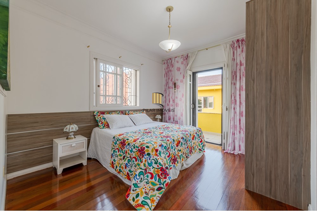 Casa 4 dormitórios no bairro Ipanema