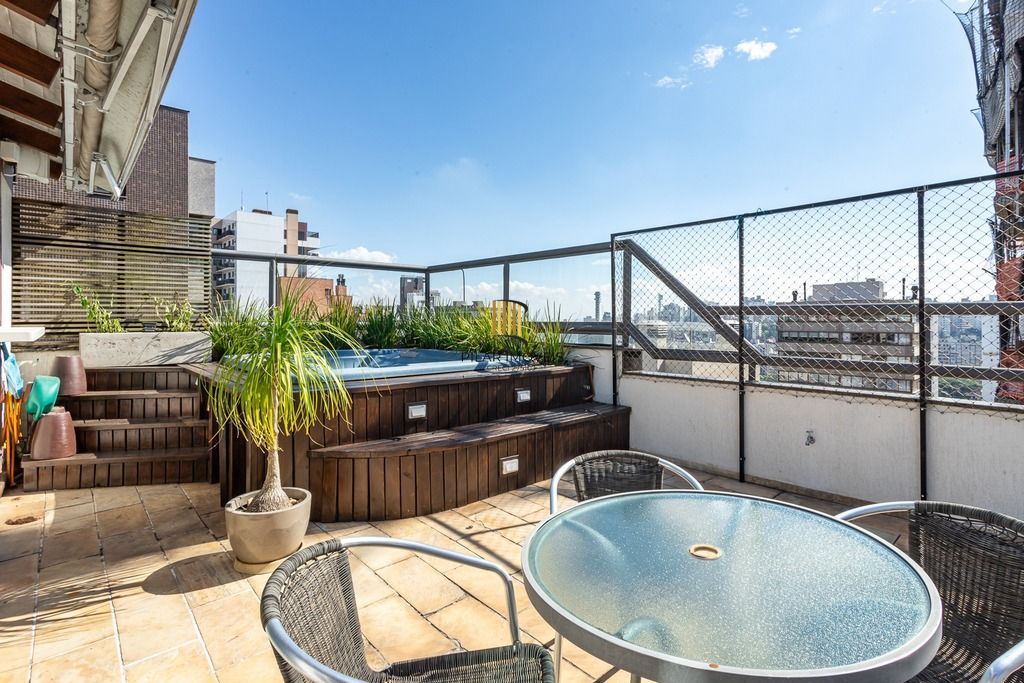 Cobertura 4 dormitórios no bairro Petrópolis