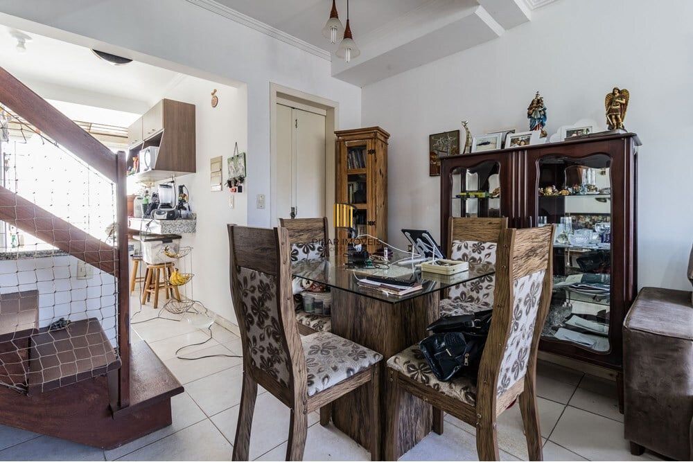 Casa 2 dormitórios no bairro Guarujá