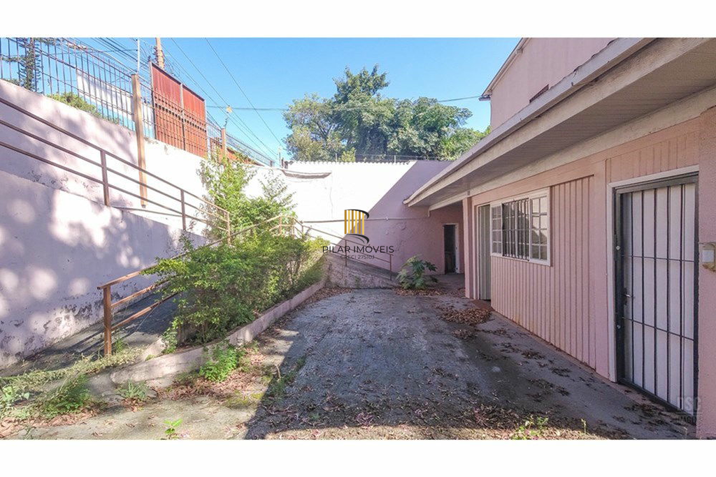 Casa 8 dormitórios no bairro Glória