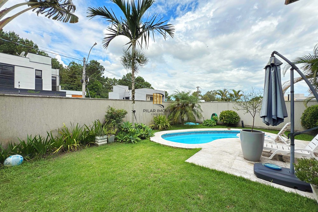 Casa 3 dormitórios no bairro Hípica