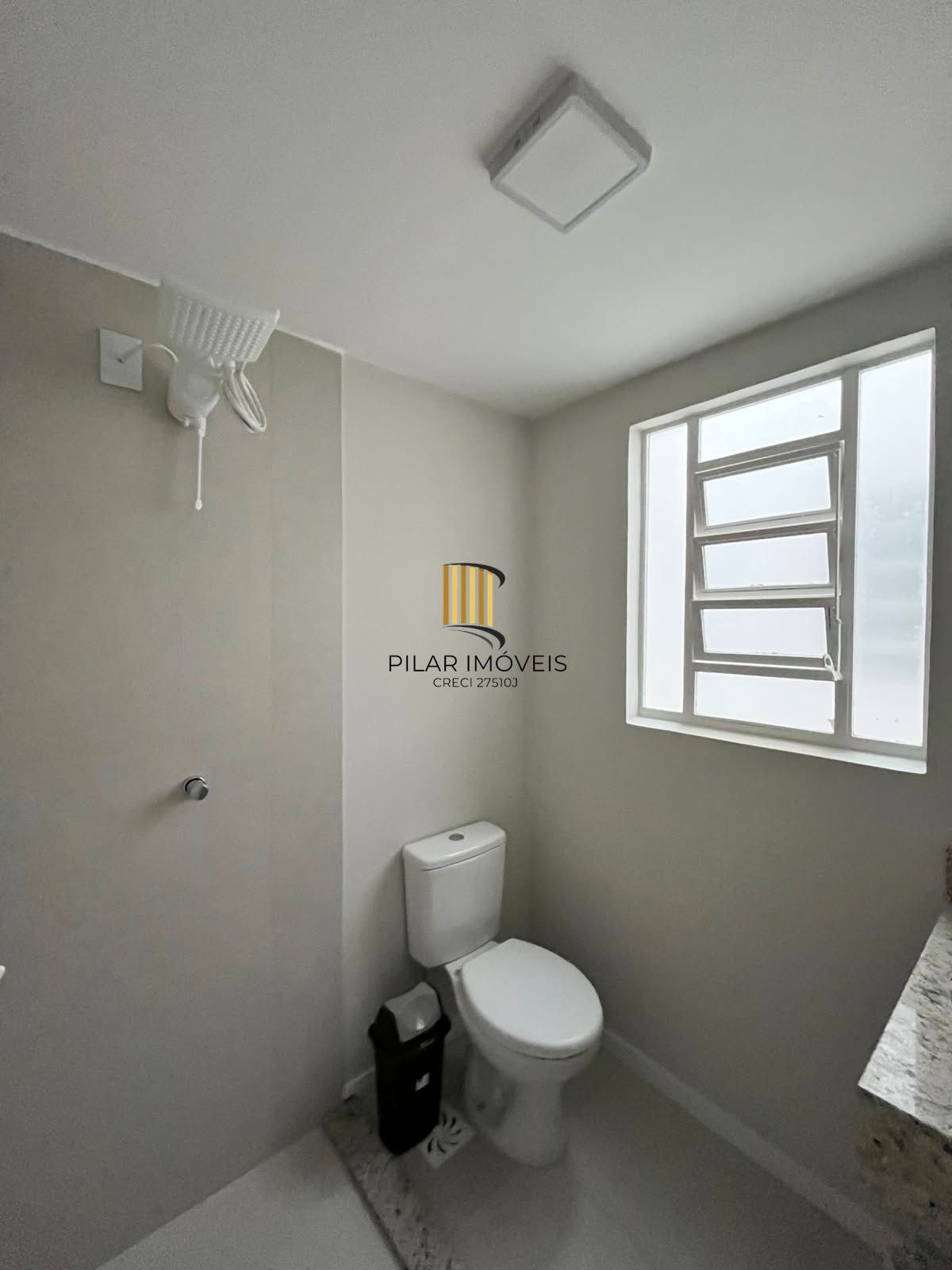 Lindo apto de 01 dorm, com 40,5 m2, no Passo da Areia, próximo ao Shopping Wallig