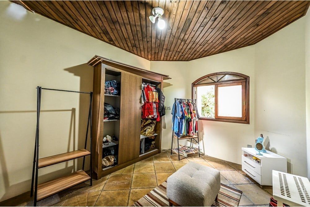 Casa 4 dormitórios no bairro Ipanema