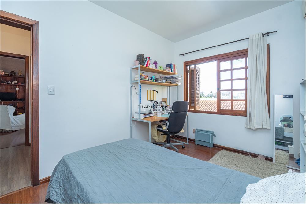 Casa 4 dormitórios no bairro Jardim Lindóia