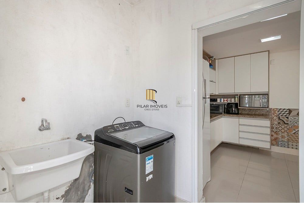 Casa 4 dormitórios no bairro Lomba do Pinheiro