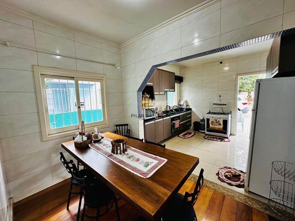 Casa 4 dormitórios no bairro Floresta