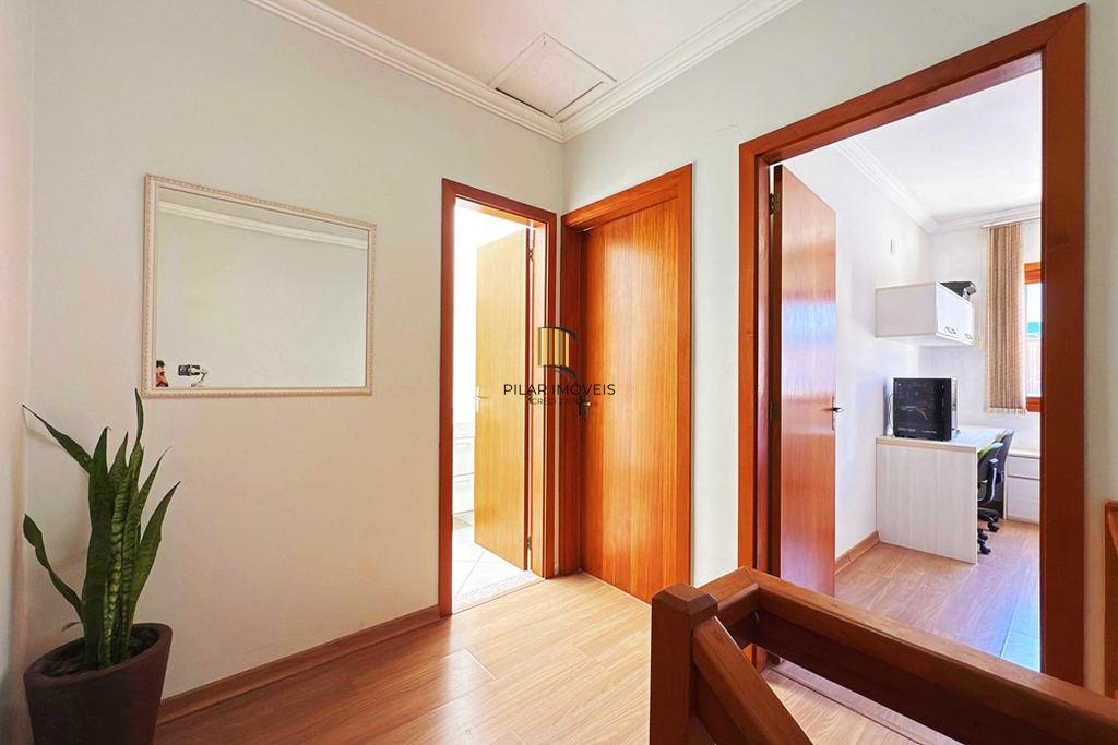 Casa 3 dormitórios no bairro Hípica