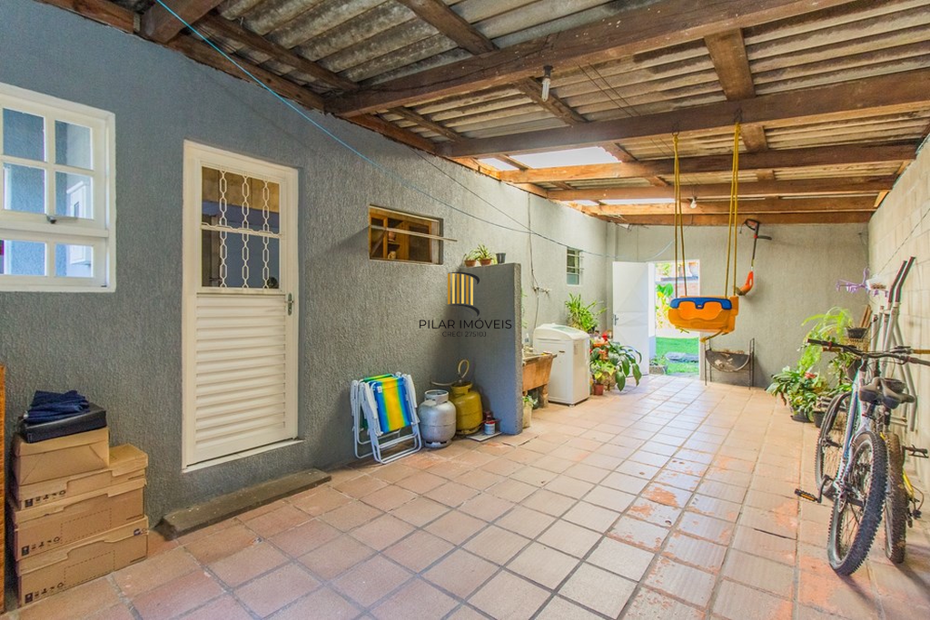 Casa 2 dormitórios no bairro Igara