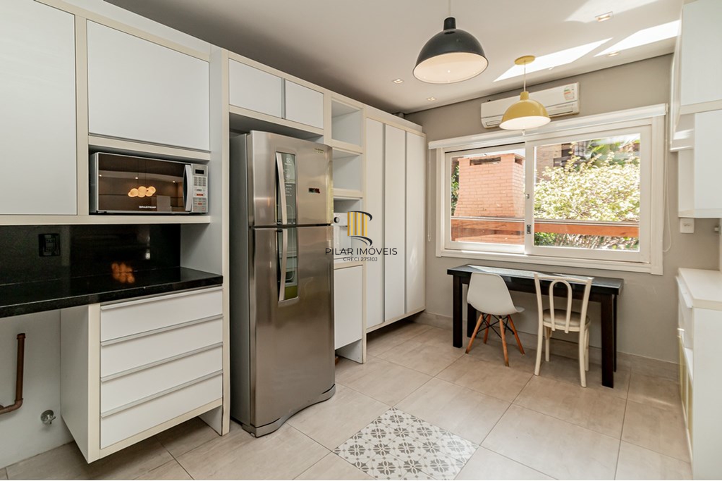 Casa de Condomínio 4 dormitórios no bairro Bela Vista