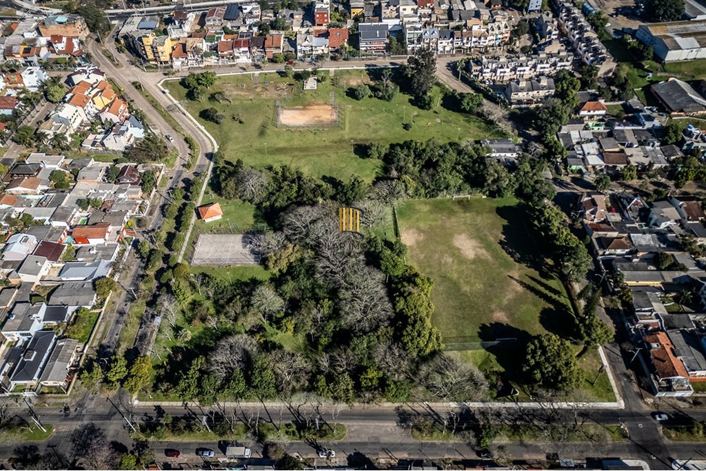 Casa 4 dormitórios no bairro Morro Santana