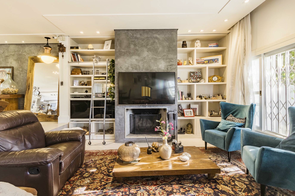 Casa 5 dormitórios no bairro Chácara das Pedras