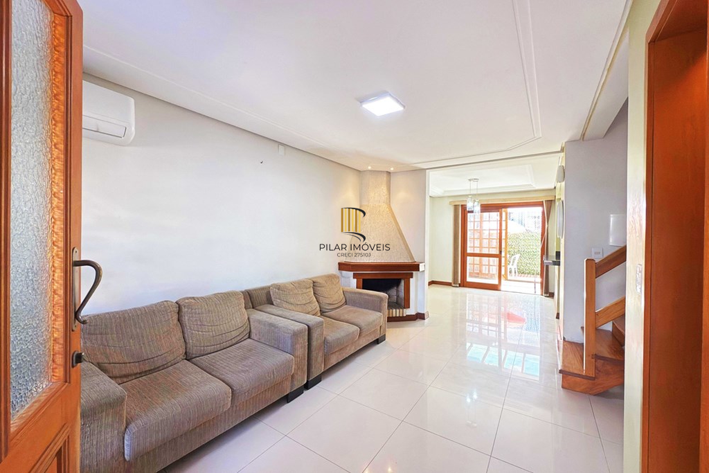 Casa 3 dormitórios no bairro Hípica