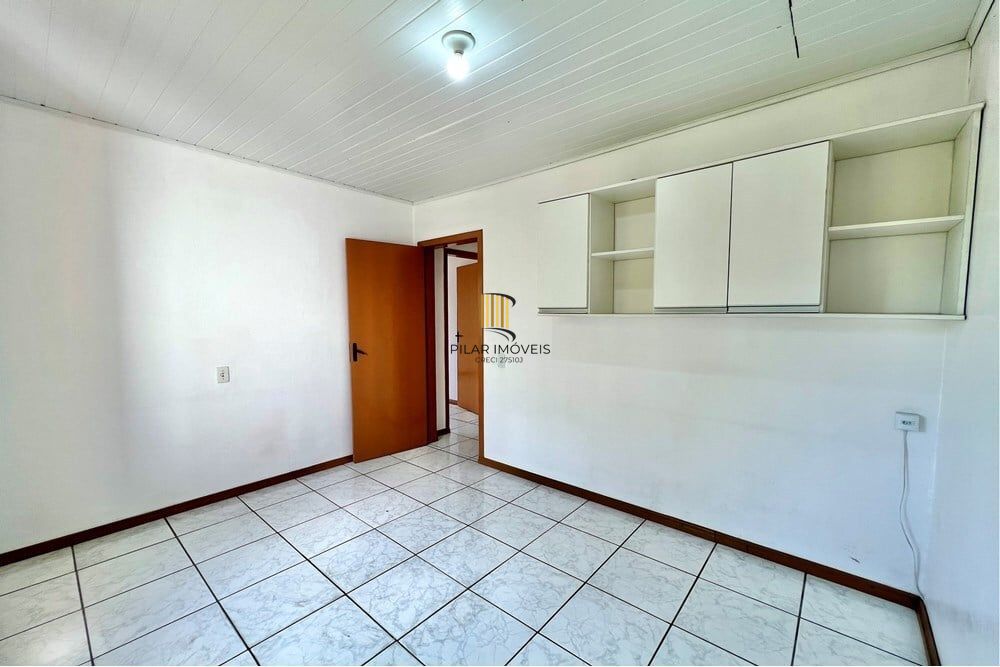Casa 5 dormitórios no bairro Igara