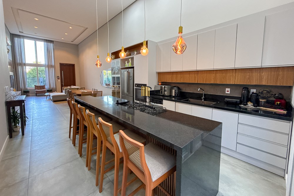 Casa 3 dormitórios no bairro Igara