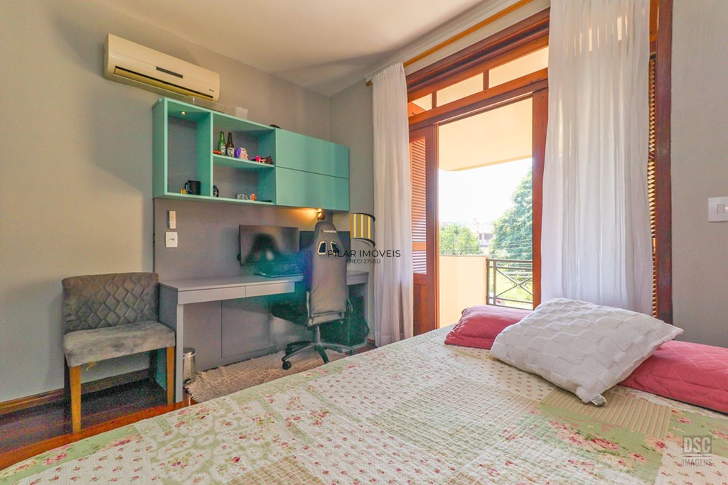 Casa 4 dormitórios no bairro Ipanema