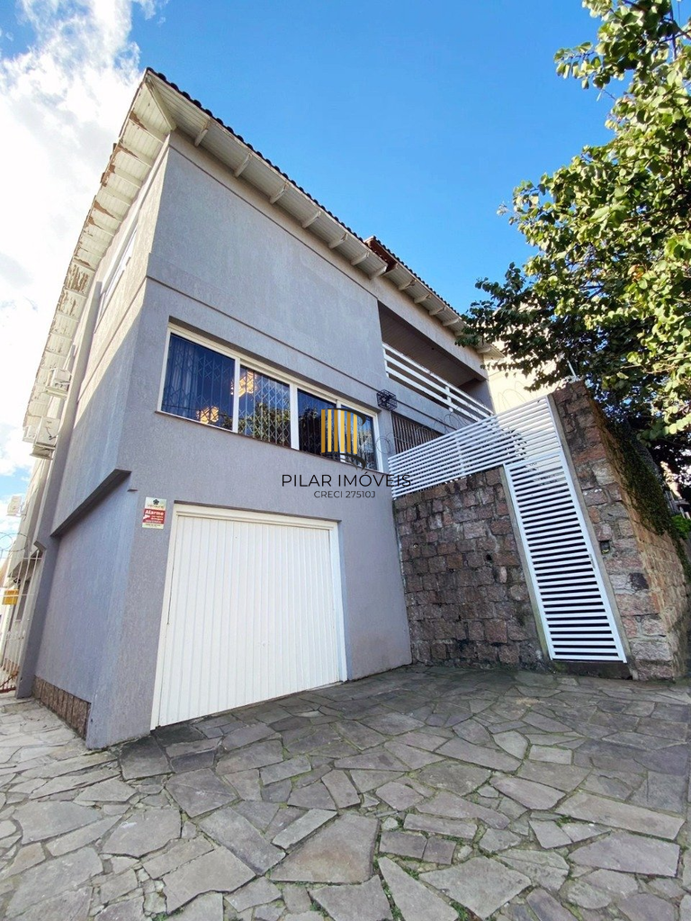 Casa 3 dormitórios no bairro Teresópolis