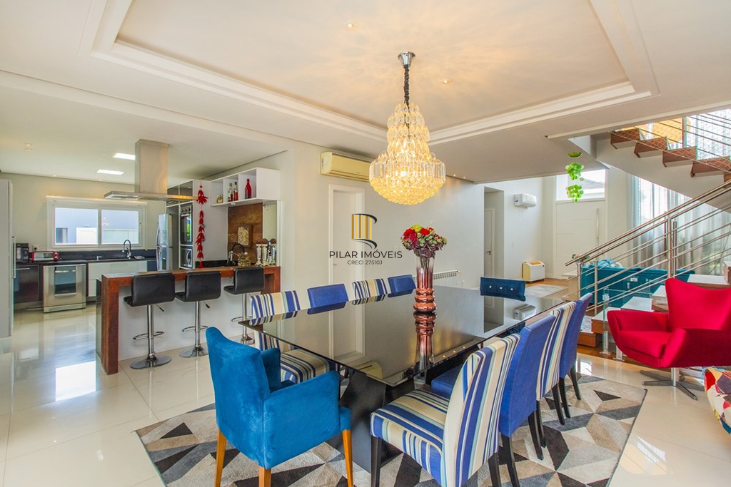 Casa 4 dormitórios no bairro Igara