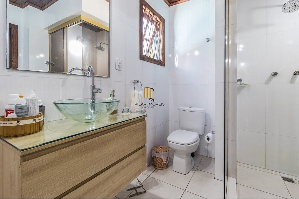 Casa 4 dormitórios no bairro Partenon