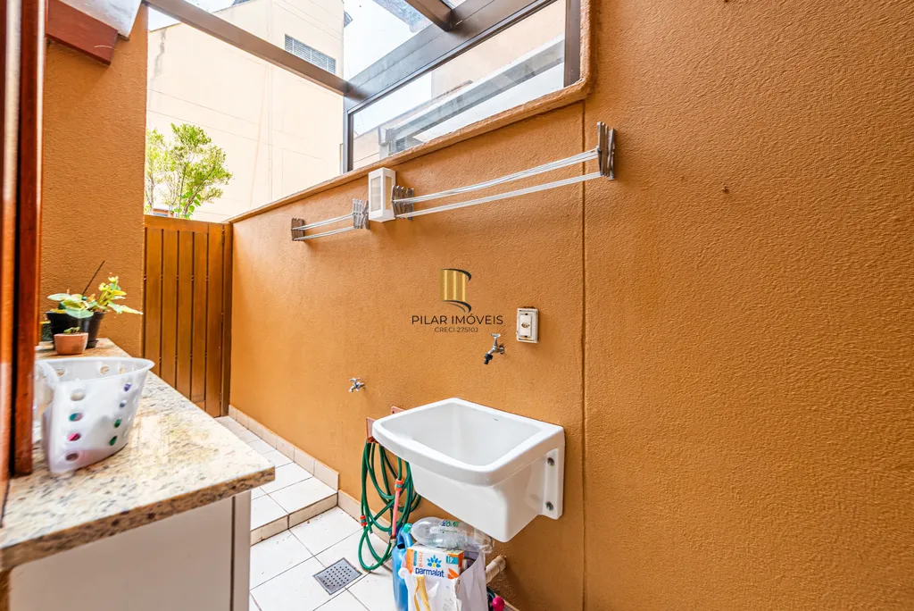 Casa de Condomínio 4 dormitórios no bairro Três Figueiras