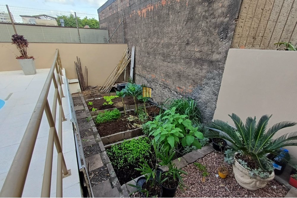 Casa 3 dormitórios no bairro Jardim do Salso