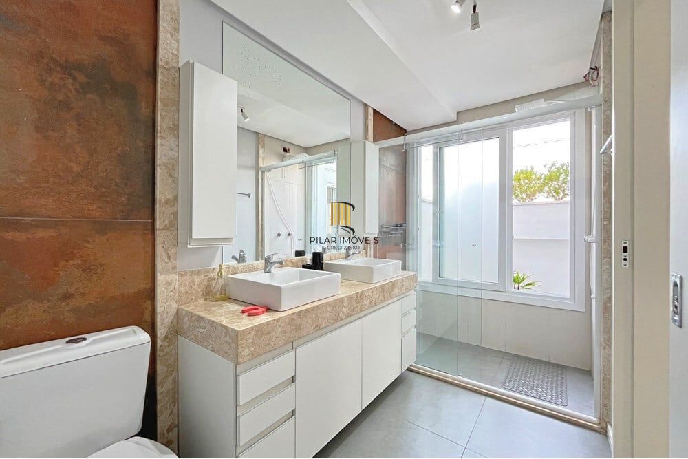 Casa 3 dormitórios no bairro Hípica