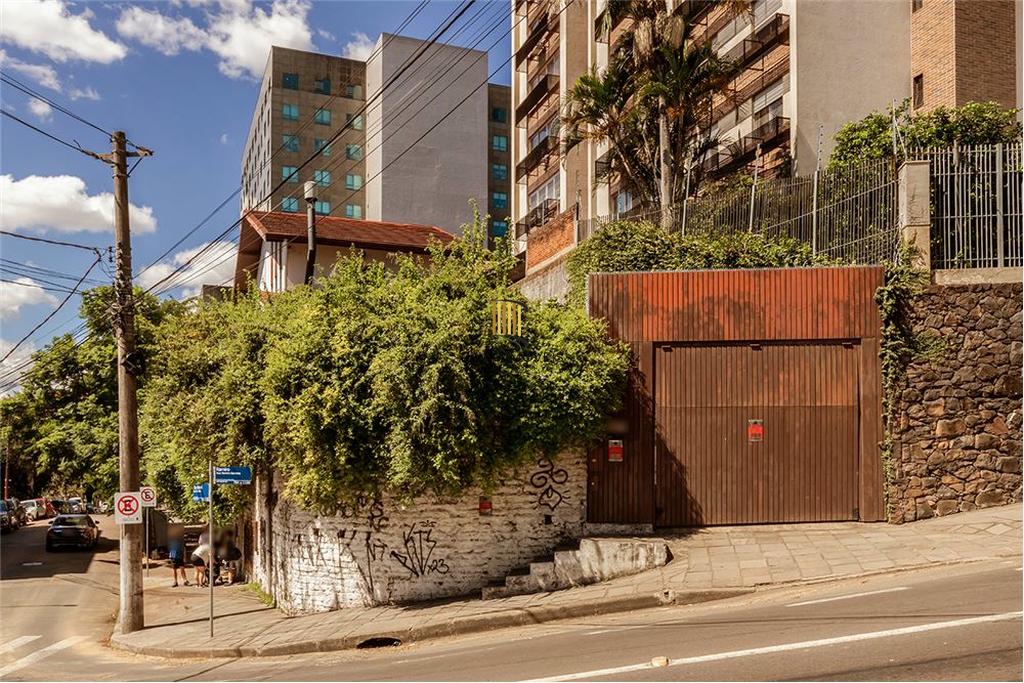 Casa 4 dormitórios no bairro Moinhos de Vento