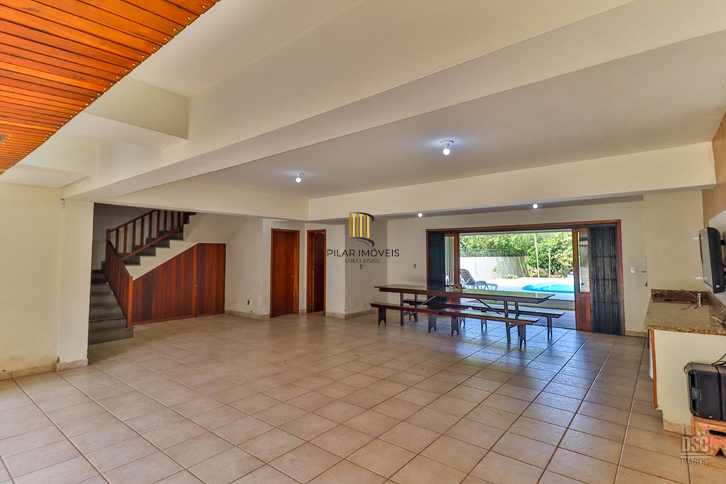 Casa 4 dormitórios no bairro Ipanema