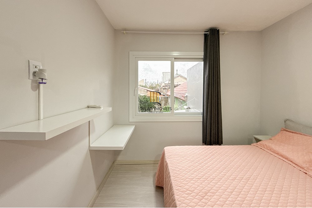 Casa 5 dormitórios no bairro Igara