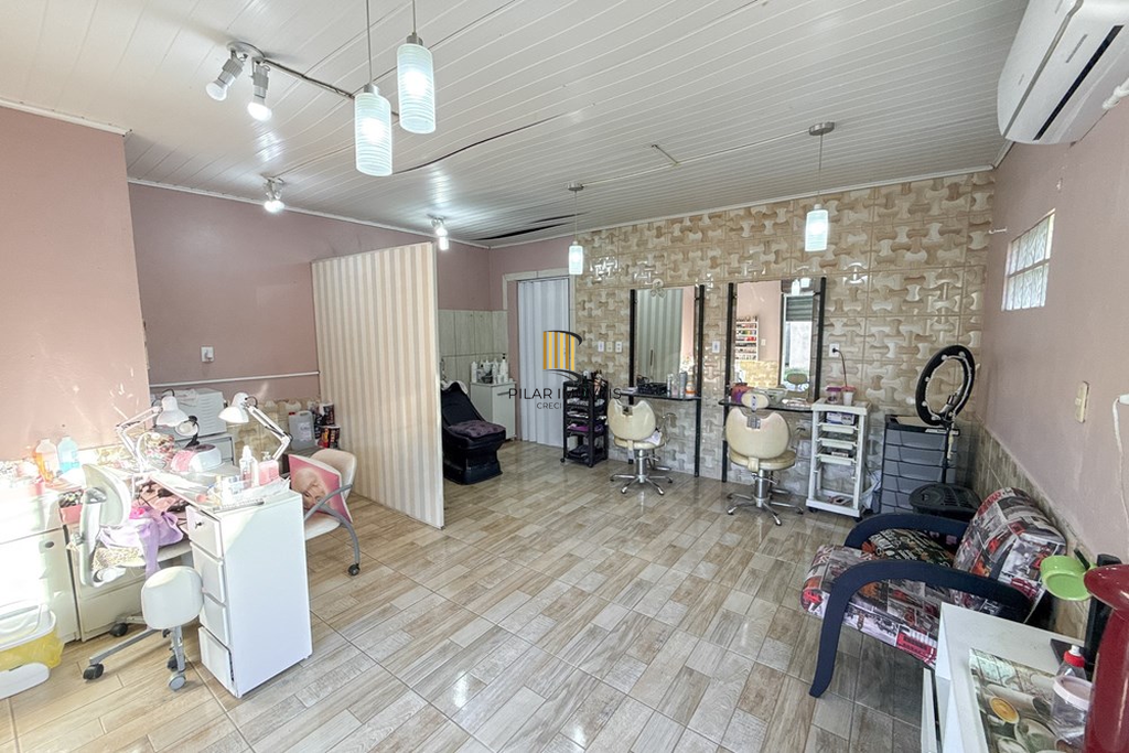 Casa 3 dormitórios no bairro Igara