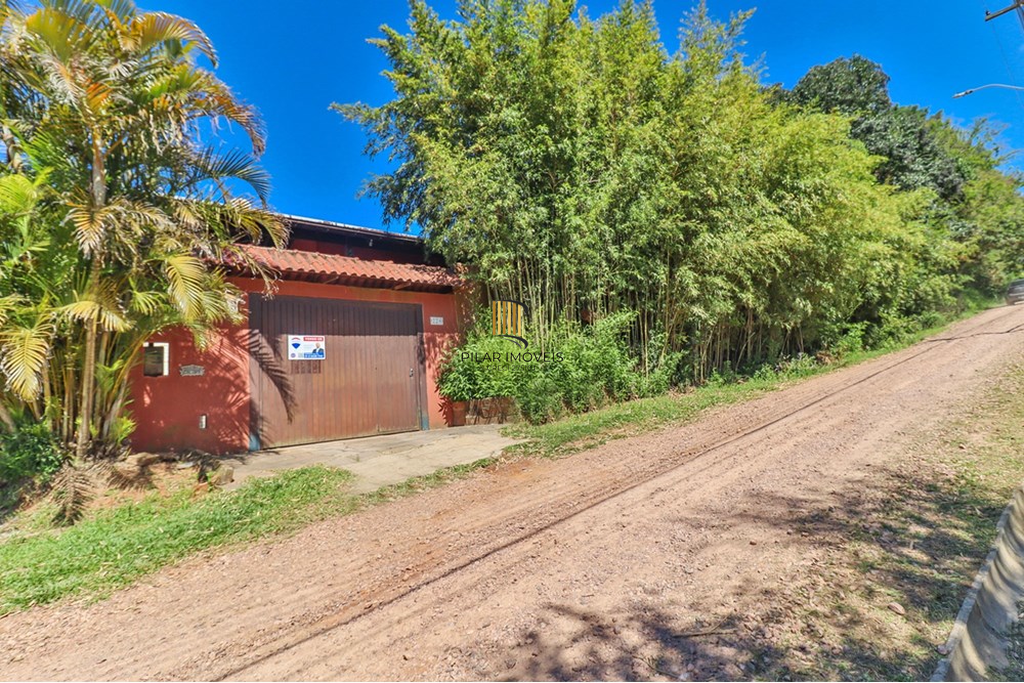 Casa 2 dormitórios no bairro Hípica