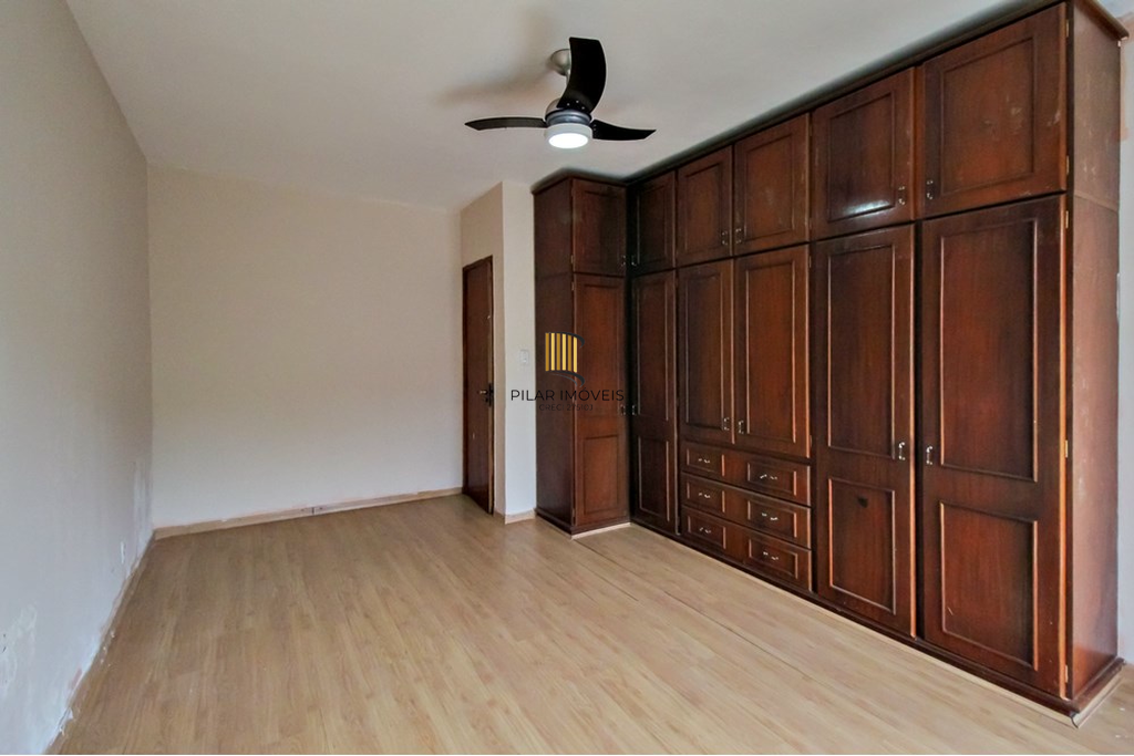 Casa 4 dormitórios no bairro Glória