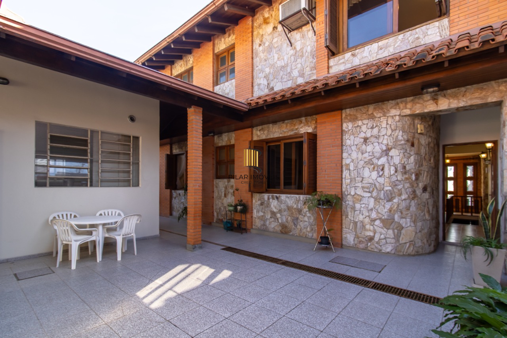 Casa 5 dormitórios no bairro Partenon