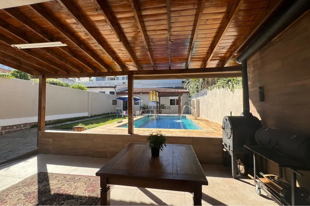 Casa 4 dormitórios no bairro Petrópolis