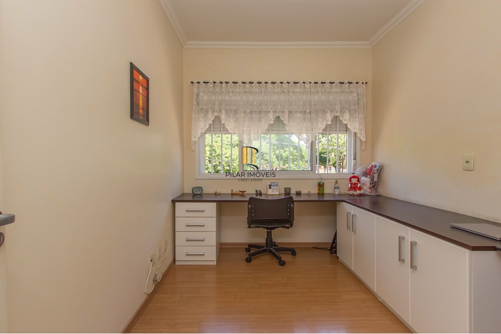 Casa 5 dormitórios no bairro Vila Ipiranga