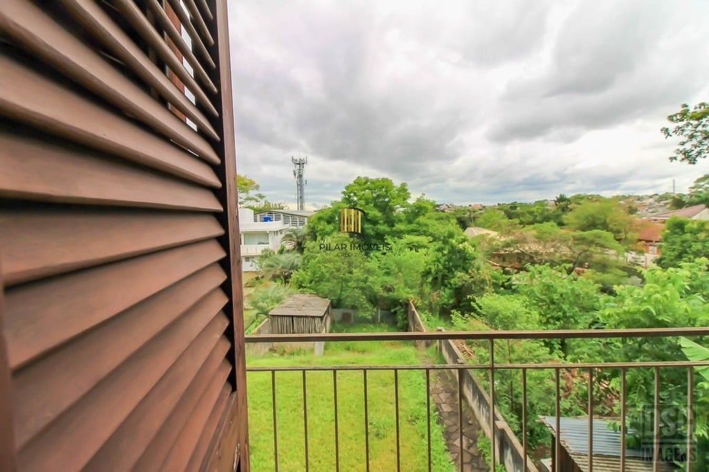 Casa 3 dormitórios no bairro Glória