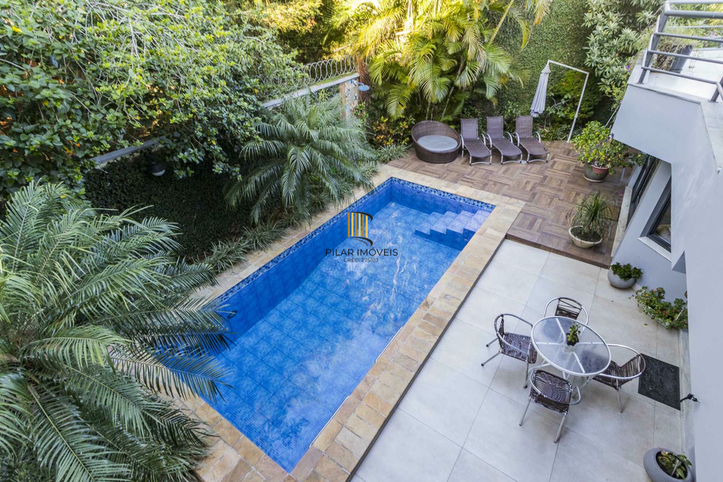 Casa 5 dormitórios no bairro Chácara das Pedras