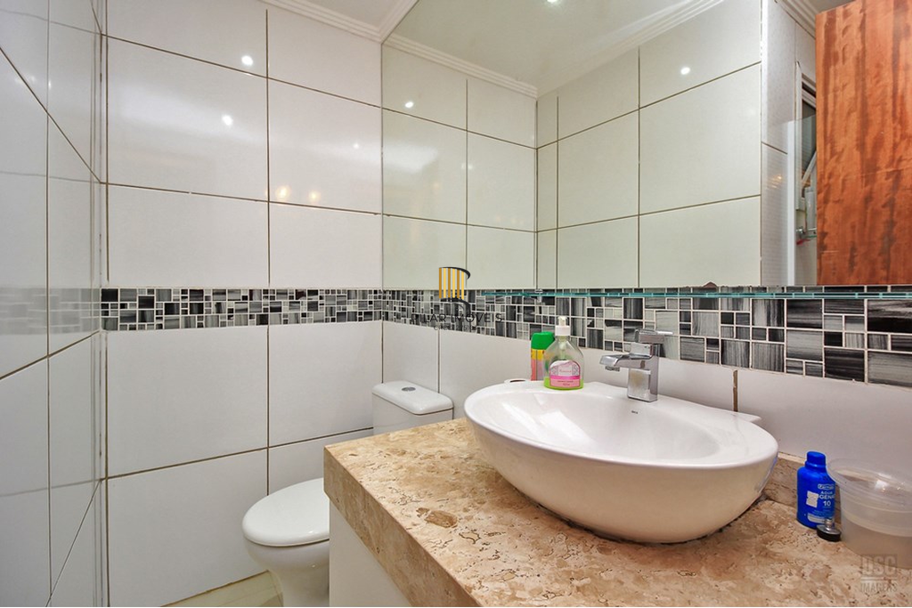 Casa 3 dormitórios no bairro Guarujá