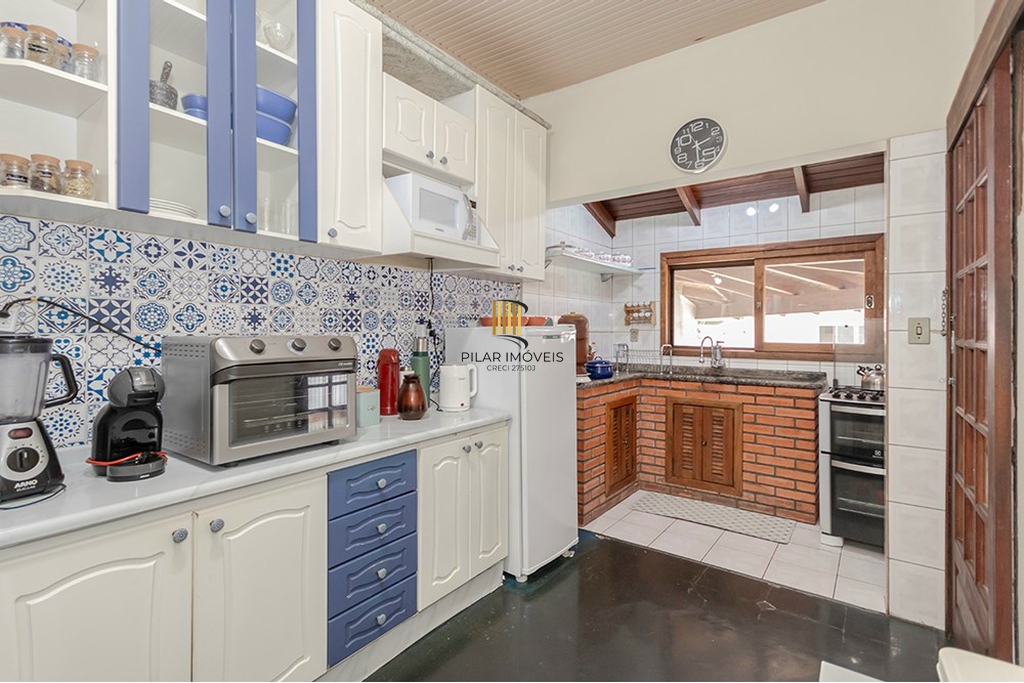 Casa 4 dormitórios no bairro Passo da Areia