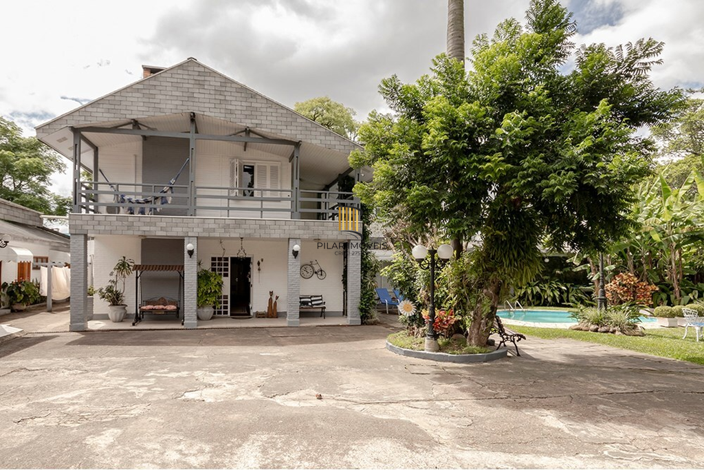 Casa 4 dormitórios no bairro Ipanema
