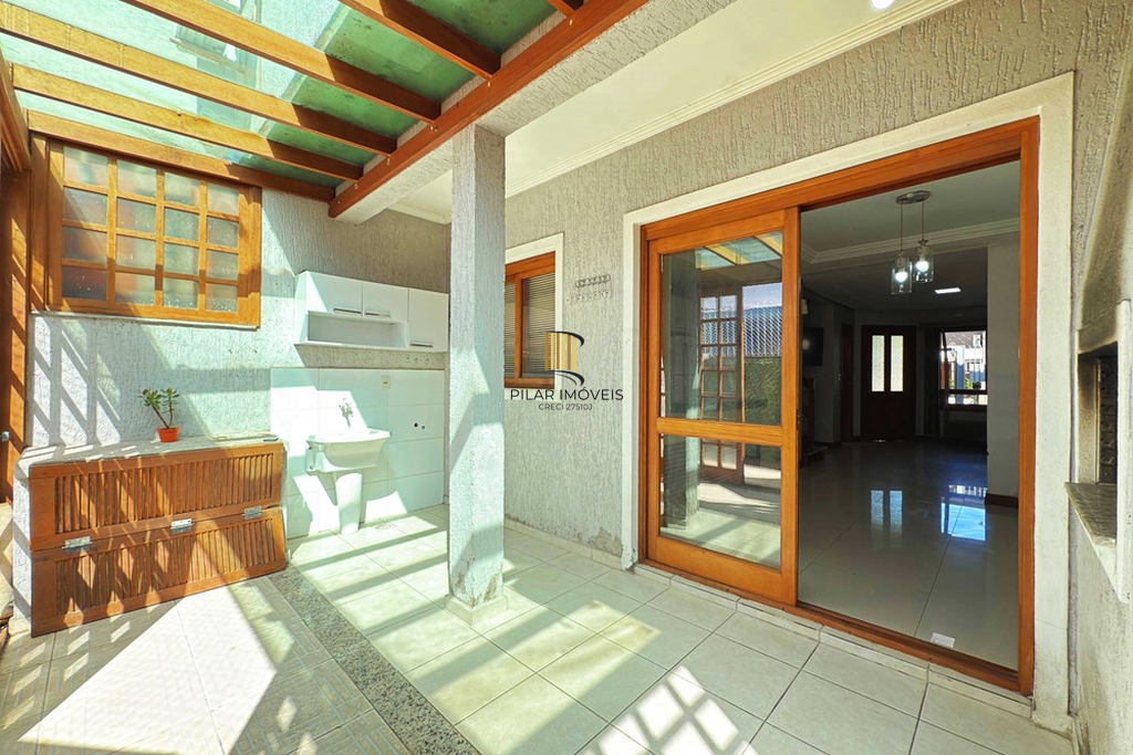 Casa 3 dormitórios no bairro Hípica