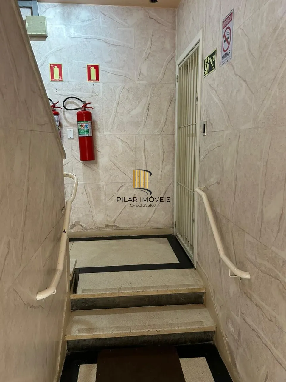 Apto 02 dorm, 60 m2, térreo, no Bairro São João, próximo a Assis Brasil