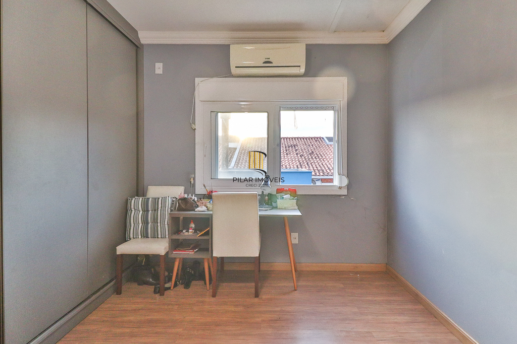 Casa 3 dormitórios no bairro Hípica