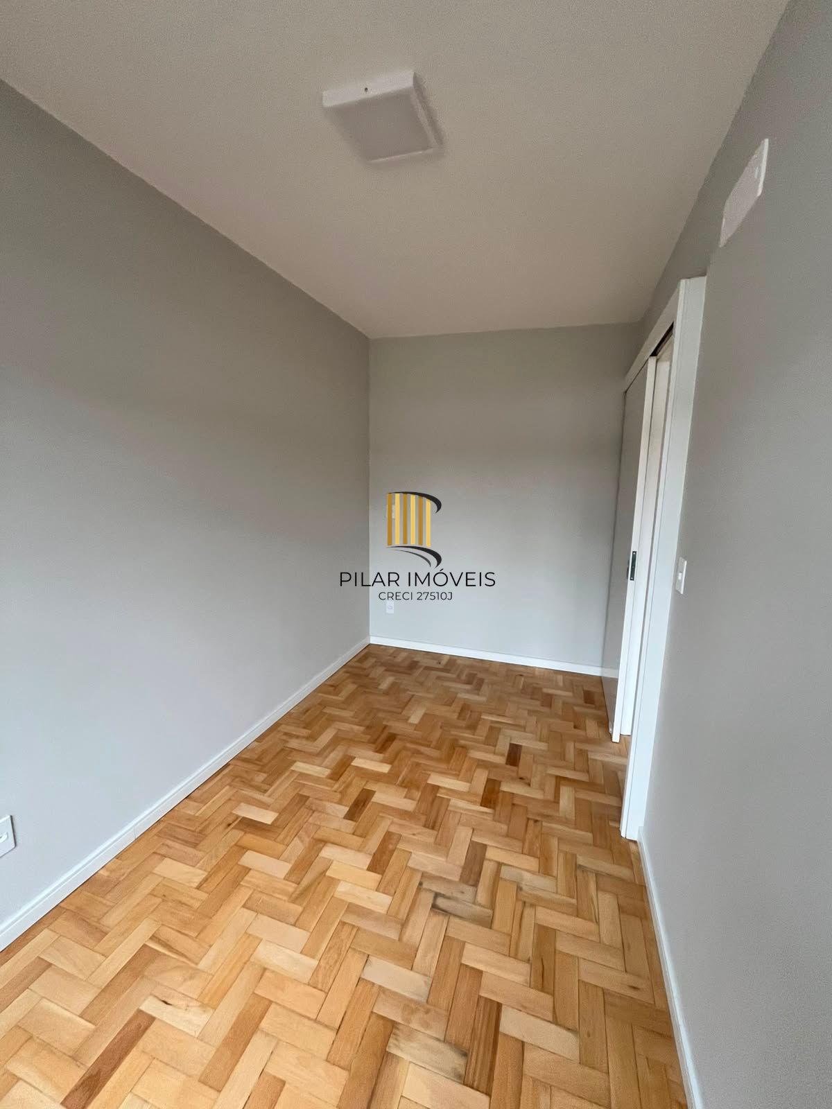 Lindo apto de 01 dorm, com 40,5 m2, no Passo da Areia, próximo ao Shopping Wallig