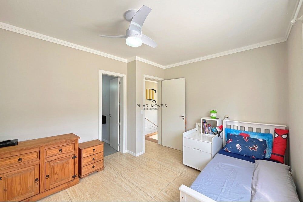 Casa 3 dormitórios no bairro Hípica