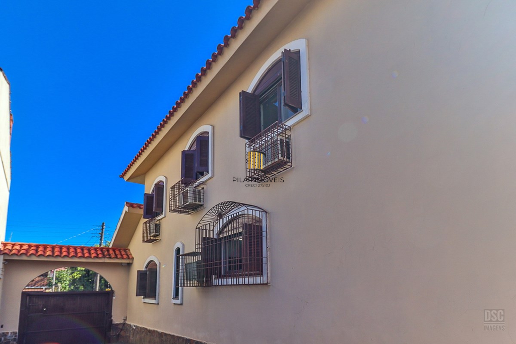 Casa 6 dormitórios no bairro Jardim Planalto