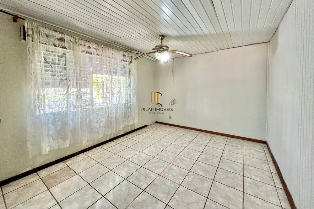 Casa 5 dormitórios no bairro Igara
