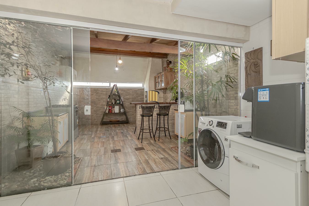 Casa 3 dormitórios no bairro Guarujá