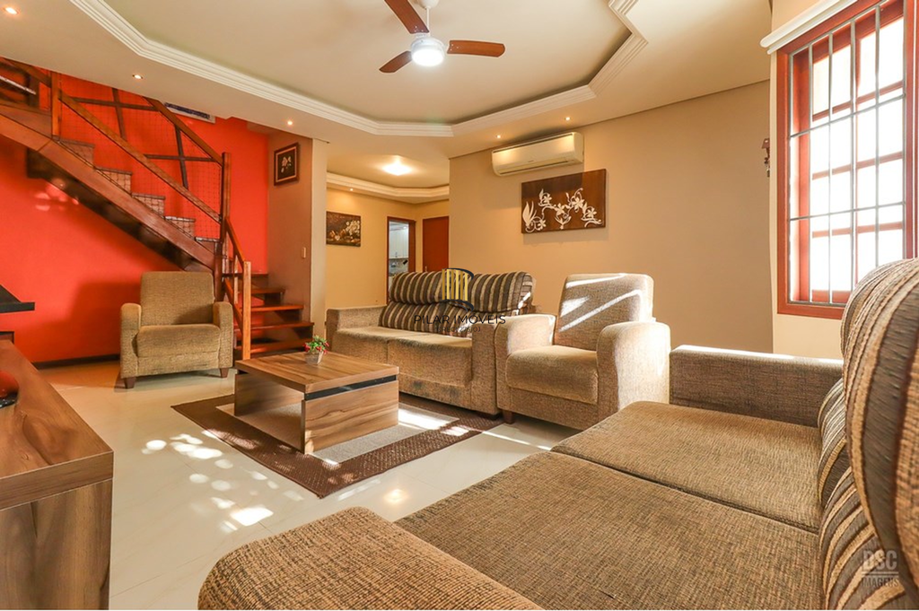 Casa 5 dormitórios no bairro Ipanema