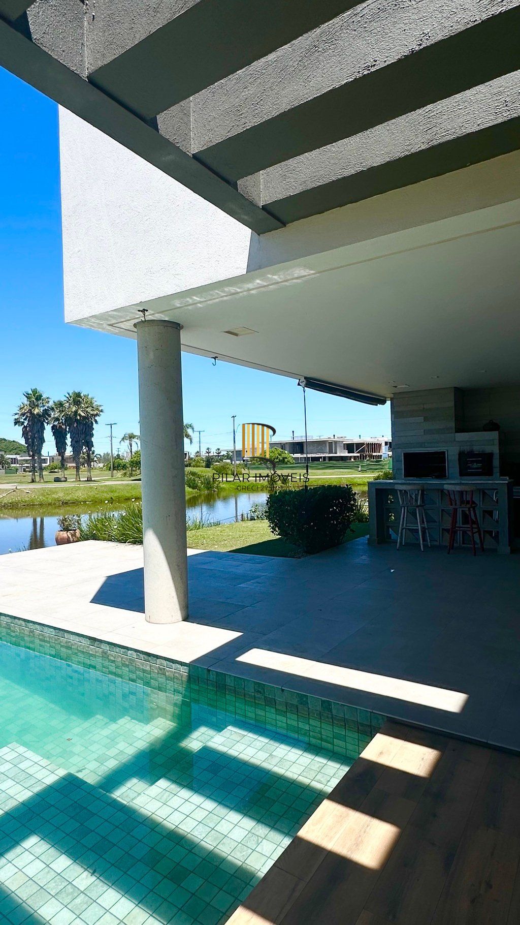 Casa 4 dormitórios no bairro Torres