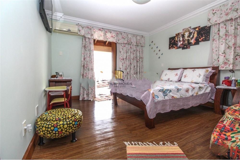 Casa 3 dormitórios no bairro Medianeira